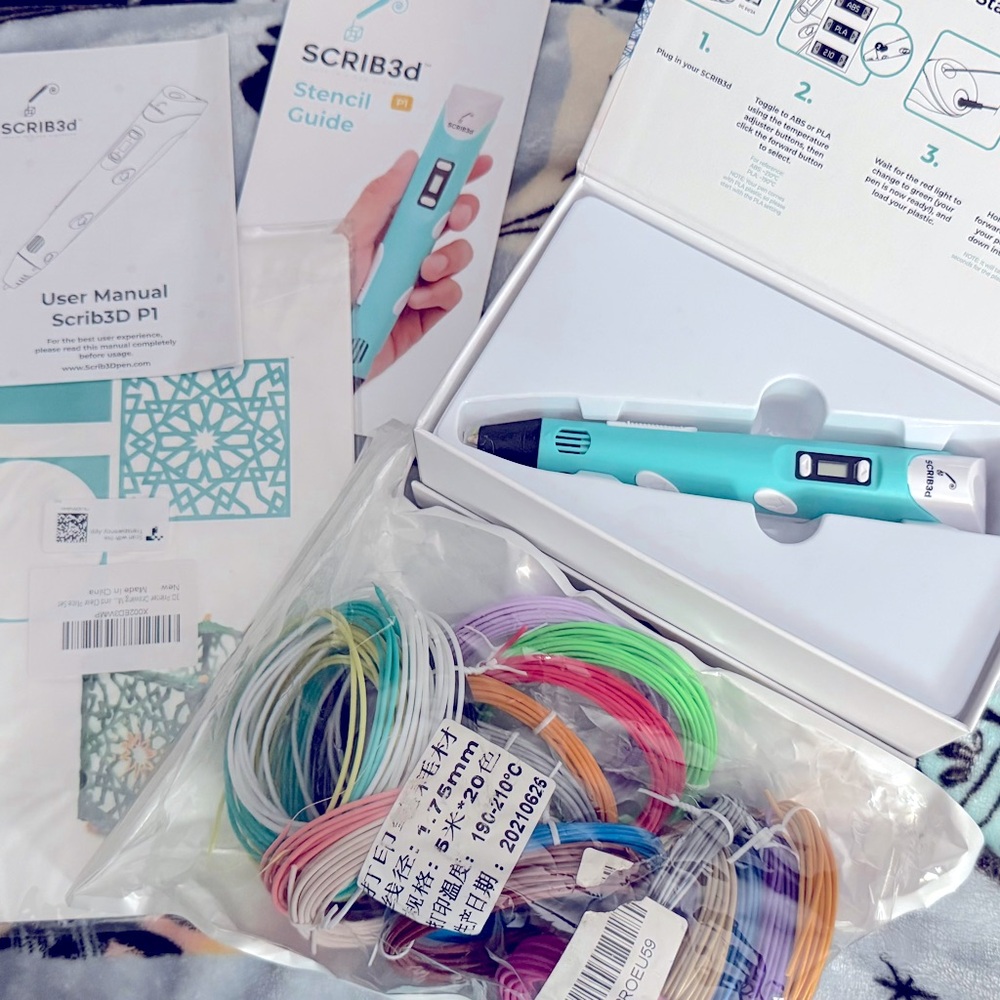 Scrib 3D Printing Pen with 40 Stencils & 19 Filament Colors! New in box!